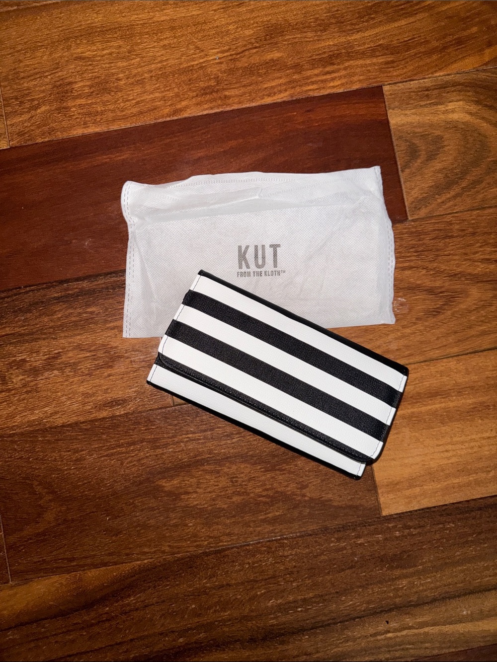 Kut from the Kloth Black Trifold Card Wallet